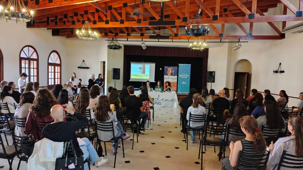 Conversatorio para reflexionar sobre Uso Excesivo de Pantallas y Tecnologías