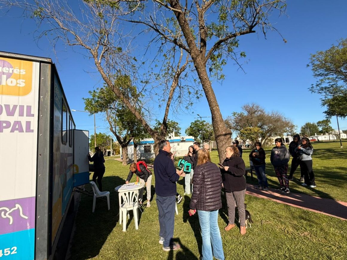 Más de 100 vacunas y 24 cirugías es el balance del “Orejas Verdes” en el barrio San Vicente