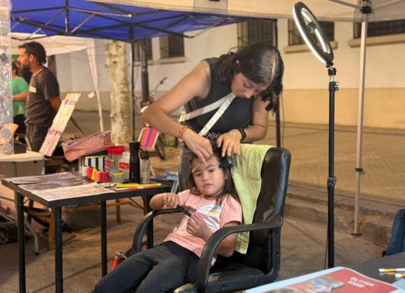 Especial Día de la Madre: alta concurrencia de público y buenas ventas en el Paseo calle Marconi
