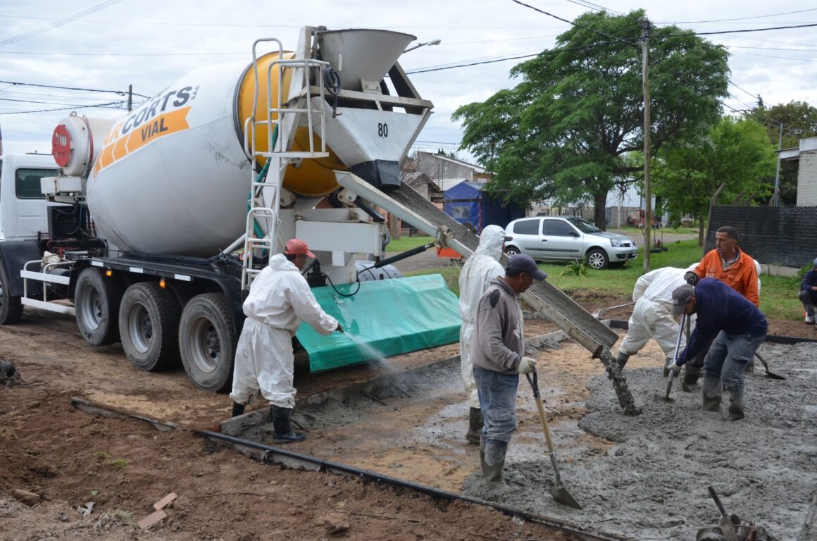 Más obras en los barrios: nueva cuadra de pavimento en el Malvinas Argentinas