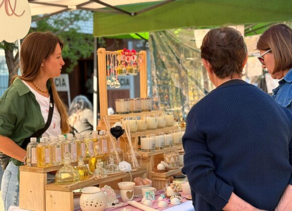 Participación activa de vecinos y emprendedores en el Especial Día de la Madre del “Paseo calle Brown”