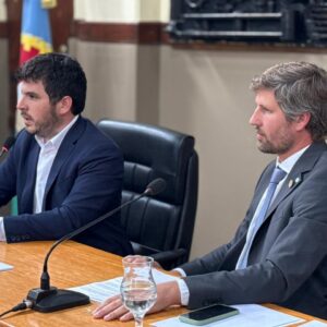 El Intendente, funcionarios del gabinete y concejales juraron la nueva Constitución Provincial El Intendente, funcionarios del gabinete y concejales juraron la nueva Constitución Provincial