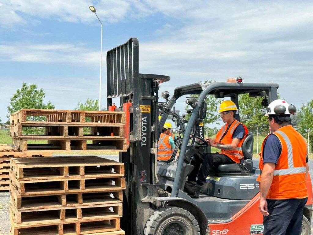 “Conecta Empleo”: cursantes de Conducción Segura en Autoelevadores iniciaron sus prácticas