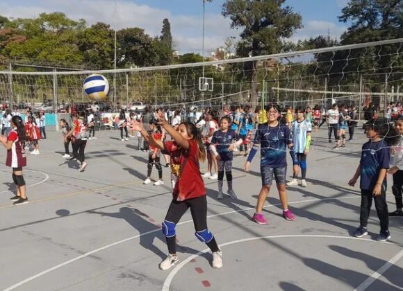 Encuentro de Mini Vóley Recreativo en el Parque Municipal