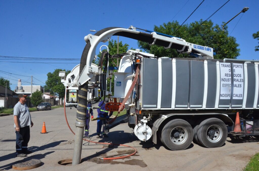 Iniciaron trabajos de desobstrucción de pluviales en distintas calles de la ciudad