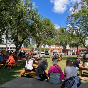 Un espacio que se consolida: nueva feria de huerteros y emprendedores en el Parque Municipal