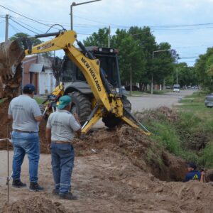 Colocación de tubería para la obra de desagüe en sector de calle Valdez Colocación de tubería para la obra de desagüe en sector de calle Valdez