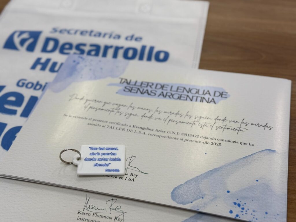 Comunicación con inclusión: entrega de certificados a cursantes del Taller de LSA