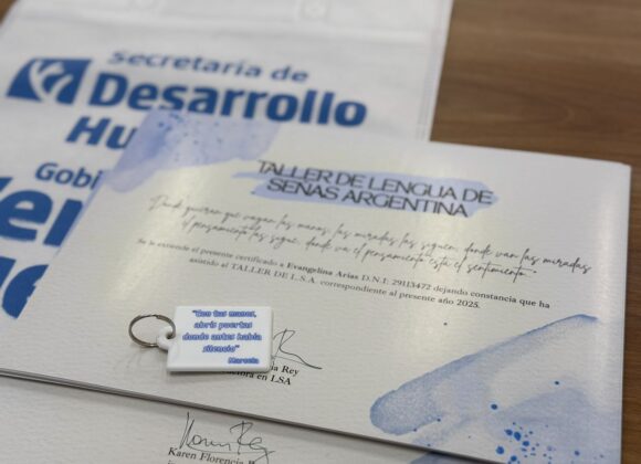 Comunicación con inclusión: entrega de certificados a cursantes del Taller de LSA