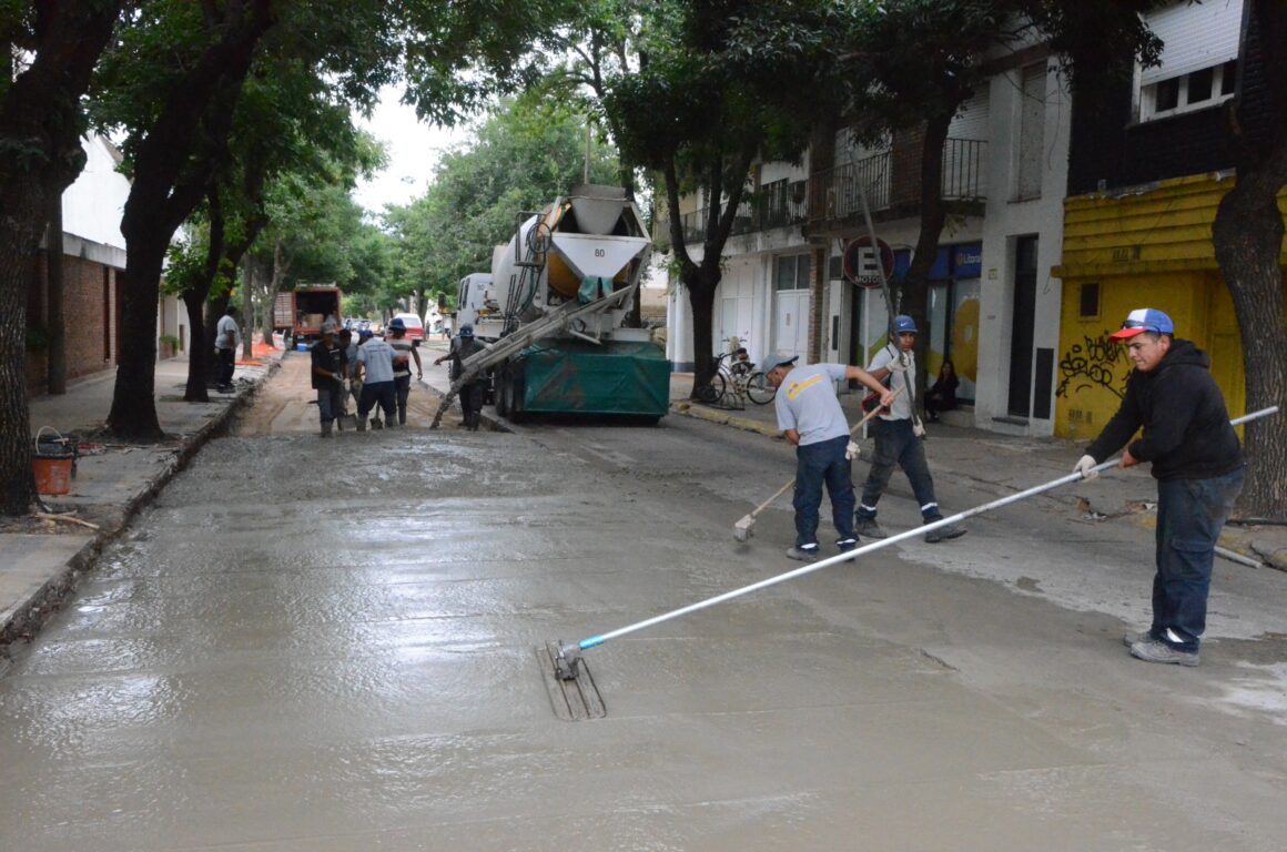 Trabajos de bacheo y repavimentación en Belgrano y 9 de Julio Trabajos de bacheo y repavimentación en Belgrano y 9 de Julio
