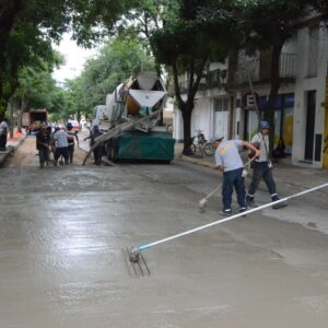Trabajos de bacheo y repavimentación en Belgrano y 9 de Julio