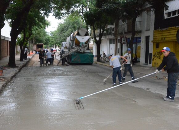Trabajos de bacheo y repavimentación en Belgrano y 9 de Julio