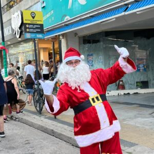 La comunidad venadense se sumó al espíritu festivo del Paseo Navideño calle Belgrano