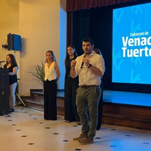 Inserción laboral: El intendente presidió la entrega de diplomas a 226 egresados de “Conecta Empleo 2025”