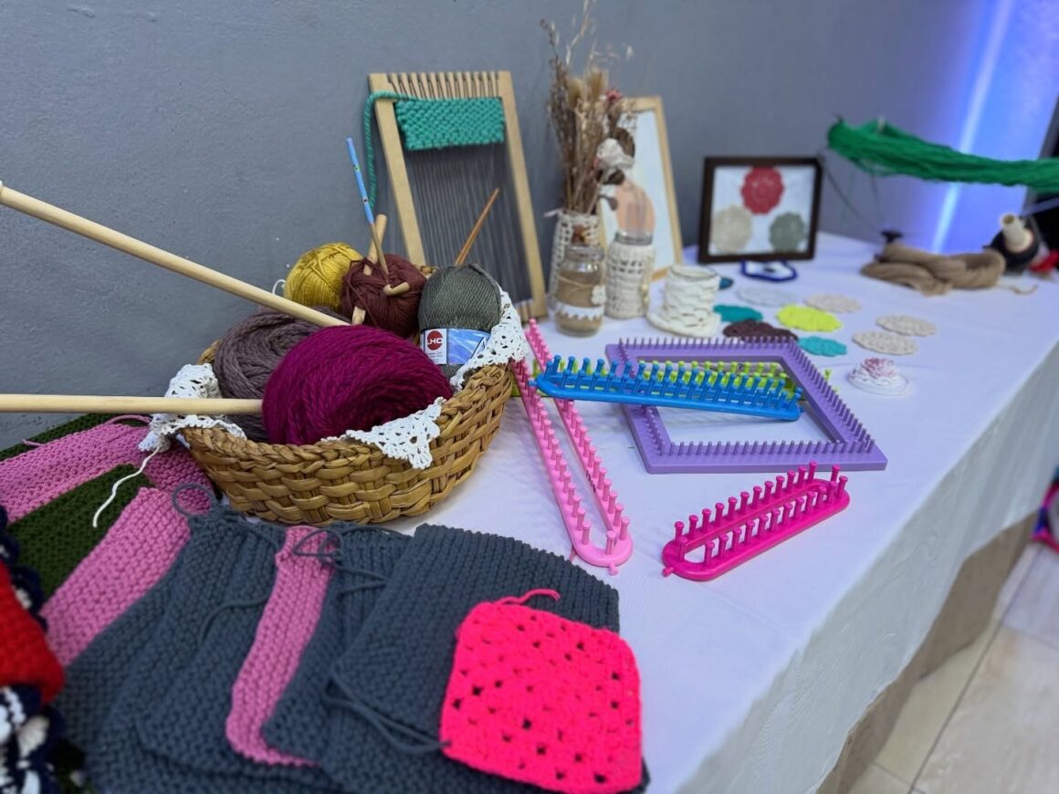 Talleristas municipales de crochet, telar y soft mostraron sus trabajos como cierre del 2025