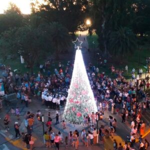 Encendido del Arbolito Navideño en el Parque Municipal General Belgrano