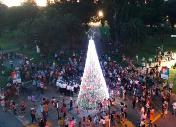Encendido del Arbolito Navideño en el Parque Municipal General Belgrano