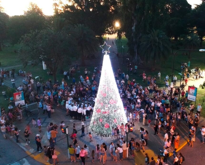 Encendido del Arbolito Navideño en el Parque Municipal General Belgrano
