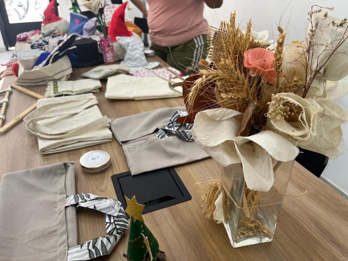 Mujeres emprendedoras del Taller de Costura recibieron sus certificados Mujeres emprendedoras del Taller de Costura recibieron sus certificados