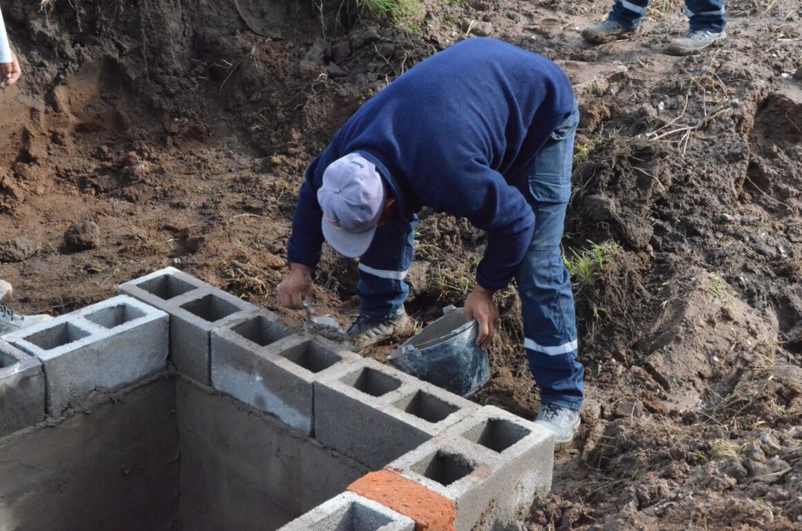 Obra de desagüe pluvial en Eterovich entre Cerrito y Los Andes Obra de desagüe pluvial en Eterovich entre Cerrito y Los Andes