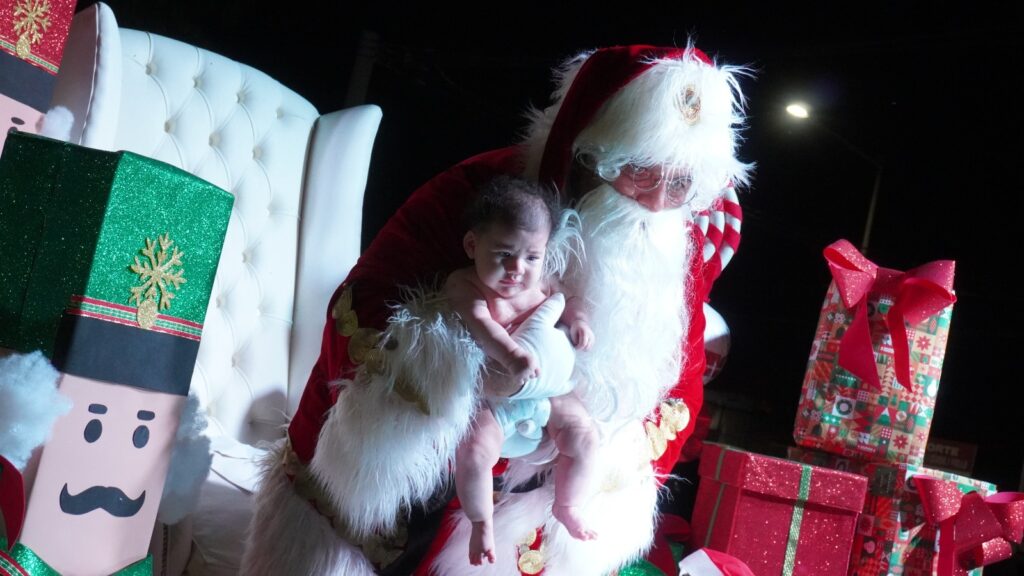 Miles de vecinos vivieron la Magia de la Navidad en el Parque Municipal con “Venado Celebra”