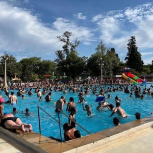 Temporada a full en el natatorio municipal, con más de 2000 carnets otorgados Temporada a full en el natatorio municipal, con más de 2000 carnets otorgados