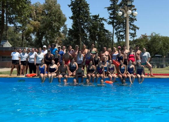 Una mañana de aprendizaje en técnicas de rescate acuáticas y salvataje