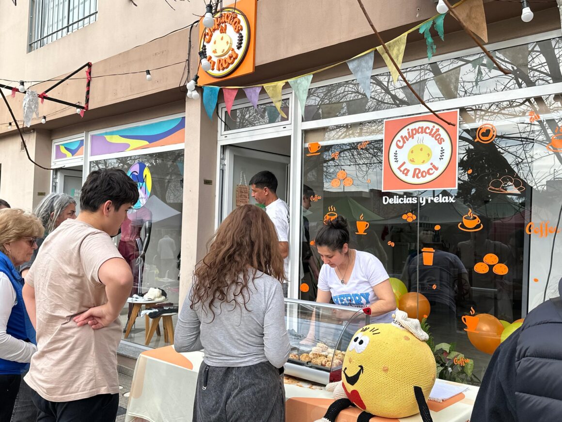 Edición Verano del Paseo calle Brown, con emprendedores, patio de comidas y espectáculos