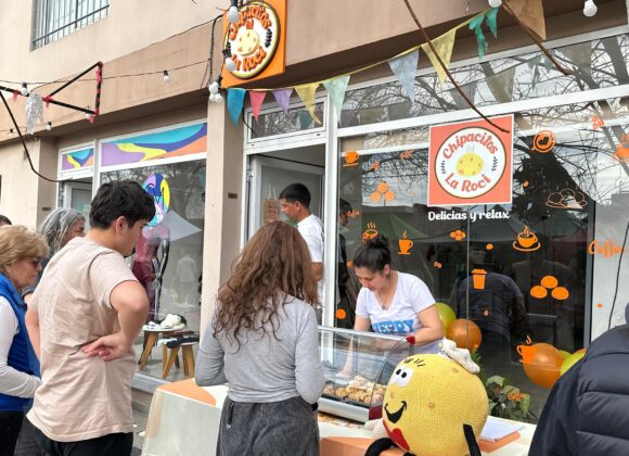 Edición Verano del Paseo calle Brown, con emprendedores, patio de comidas y espectáculos