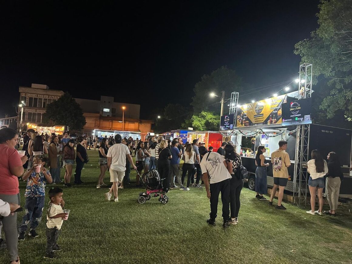 Encuentro de sabores y cultura: otra noche de food trucks y espectáculos en el Prado de María