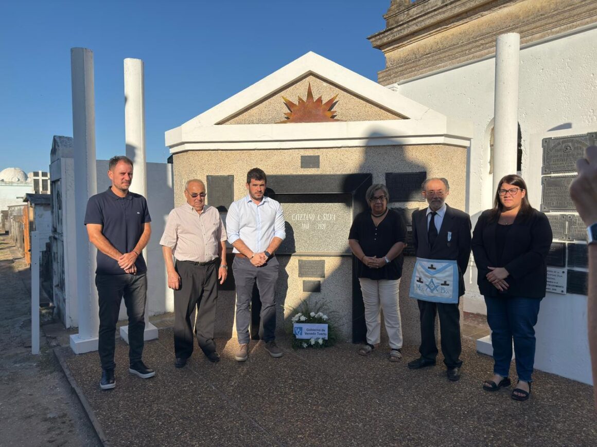 Emotivo homenaje al Maestro Cayetano Silva al cumplirse el 106º Aniversario de su Fallecimiento