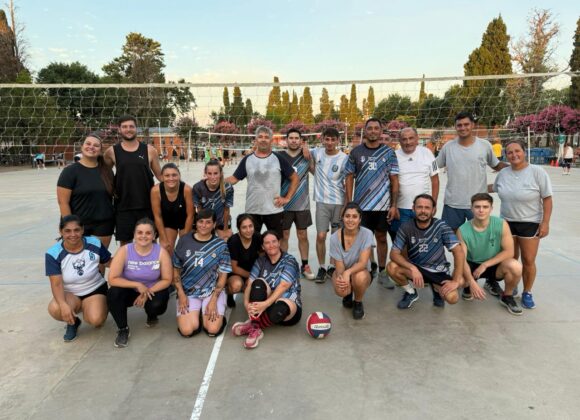 “Verano en Venado”: el Vóley Recreativo enciende las noches del Parque Municipal