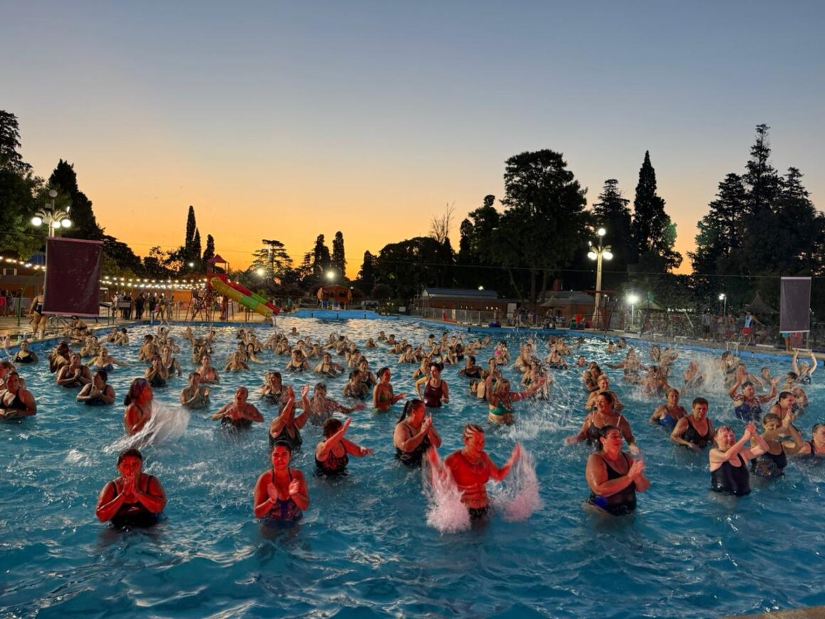 Verano en Venado: éxito total en la cuarta Master Class de Aquagym en el Parque Municipal