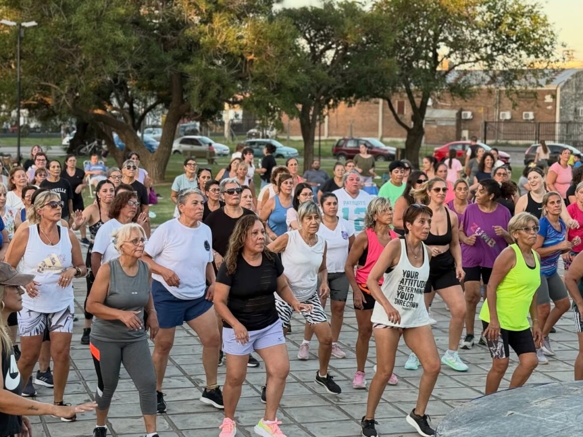 Verano en Venado: otra gran jornada del “Venite a Bailar”, a puro ritmo en plaza España