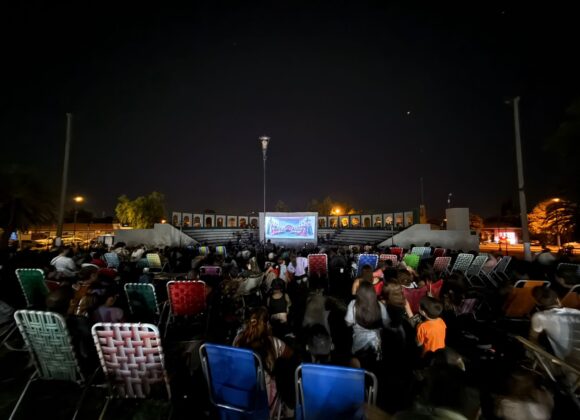 Verano en Venado: Las Guerreras del k-pop coparon la noche de “Cine Bajo las Estrellas” en plaza Italia