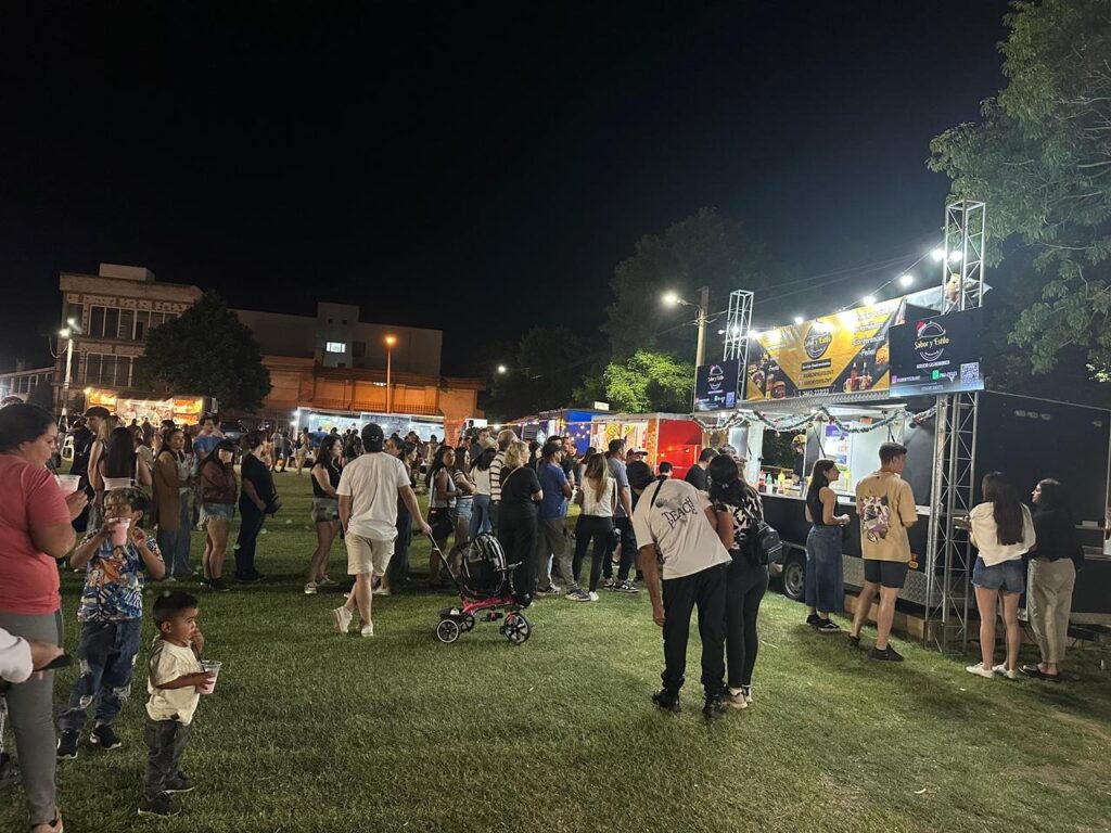 «Verano en Venado»: Noche de Food Trucks y espectáculos en el Prado de María