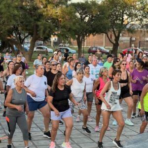 El ritmo se traslada a la plaza Rosario Vera Peñaloza con una nueva edición de “Venite a Bailar” El ritmo se traslada a la plaza Rosario Vera Peñaloza con una nueva edición de “Venite a Bailar”