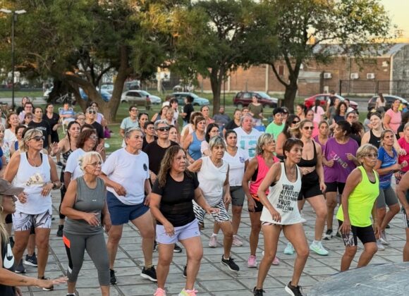 El ritmo se traslada a la plaza Rosario Vera Peñaloza con una nueva edición de “Venite a Bailar”