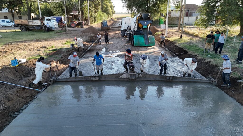 El Gobierno Municipal sigue sumando cuadras de pavimento en los barrios