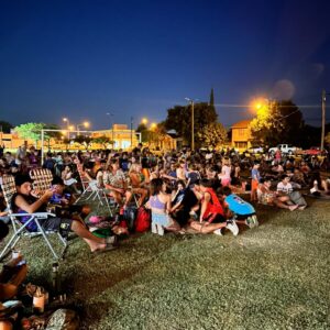 ¡Cine, mates y dragones! una noche bajo las estrellas en el barrio San Cayetano