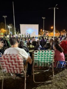 Las familias venadenses disfrutaron de «Jurassic World Renace» en una noche de cine al aire libre