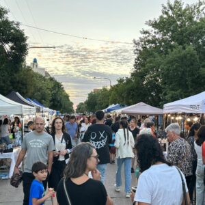 Con espectáculos, emprendedores, comercios y food trucks se viene el 6º Paseo Calle Brown