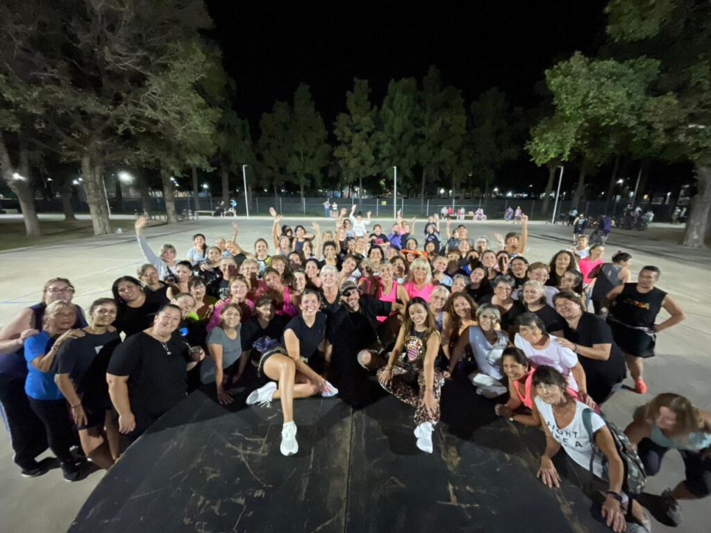 El ritmo se trasladó al Parque Municipal en una nueva edición de “Venite a Bailar”