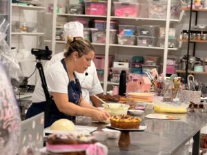 Emprendedores se Capacitaron en Elaboración de Huevos y Roscas de Pascua