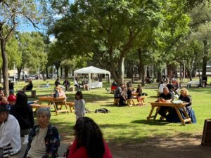 “Venite al Parque” con entrega de semillas y actividades de concientización en el mes de la Endometriosis