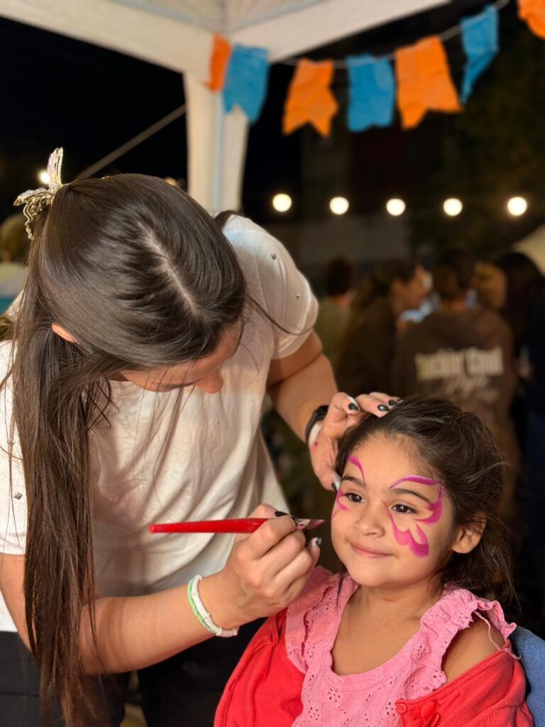 Domingo de feria: en su sexta edición el Paseo Calle Brown volvió a reunir a un gran número de vecinos