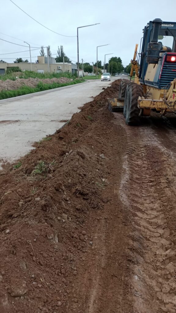 Movimiento de suelo para pavimento hormigón en tramo de calle Saavedra