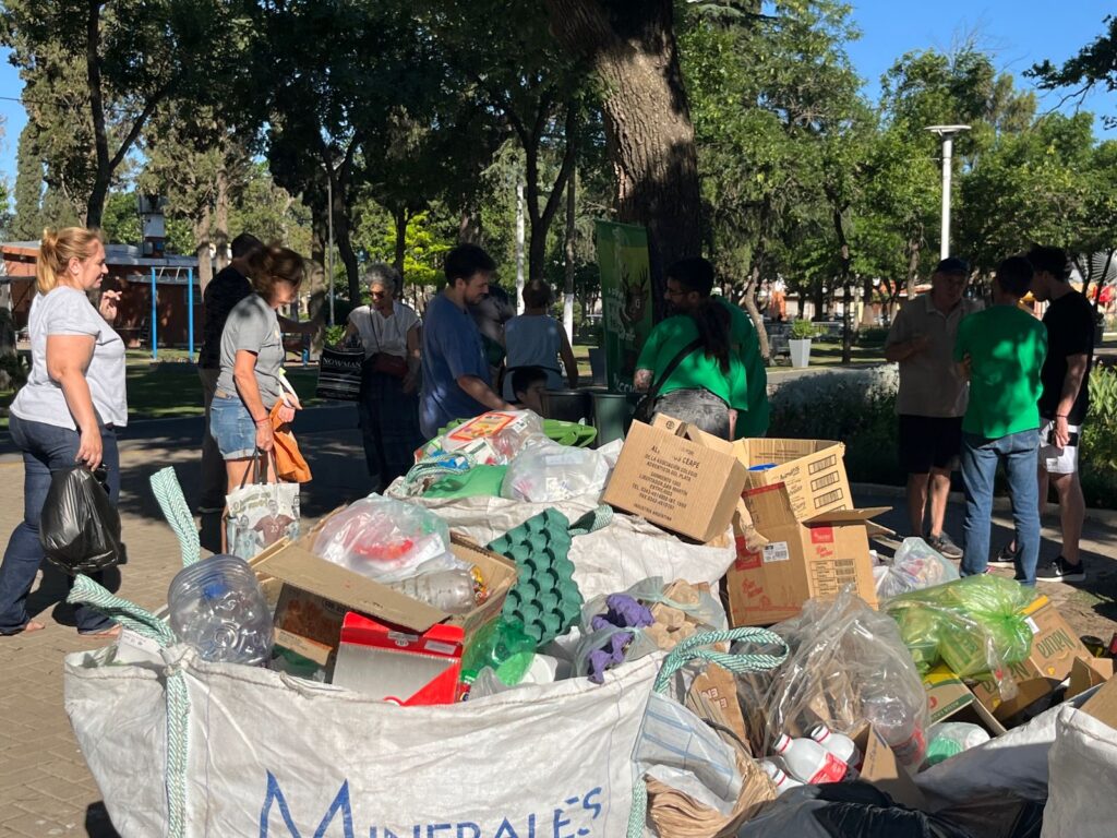 Nuevo canje de Ecotachos para vecinos del barrio San Vicente y aledaños