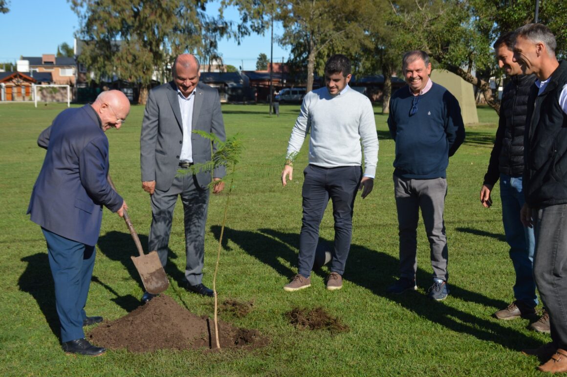 Venado Tuerto sumó 100 árboles en el Día Mundial de la Tierra