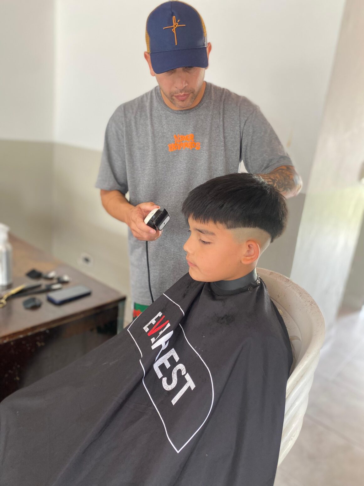 Servicios para la comunidad: corte de pelo gratuito en el barrio Iturbide